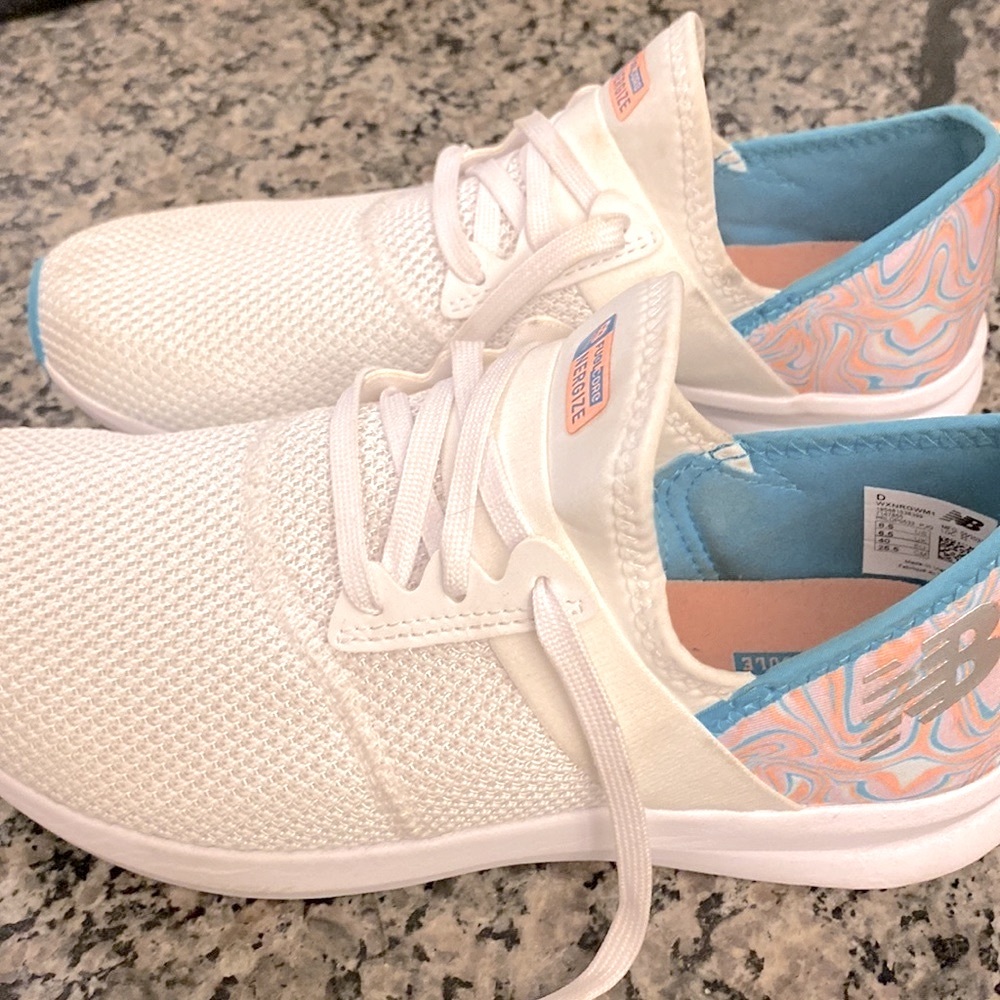 Womens New Balance Tennis Shoes GREAT CONDITION!!!! Worn one time! Size: 8.5